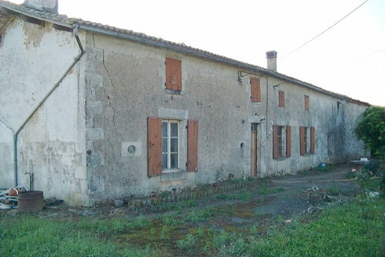 Logis, vue prise du nord-ouest.