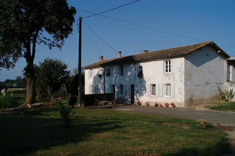 Logis, vue prise du nord-est.
