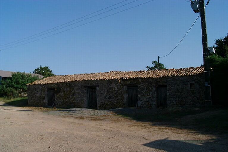 Dépendances, bergerie au nord-est, vue prise du sud.