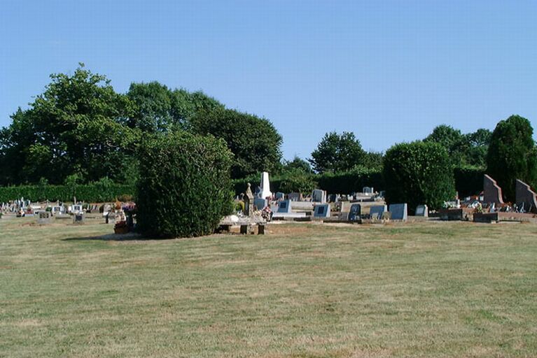 Vue prise depuis l'angle nord-ouest de la parcelle.