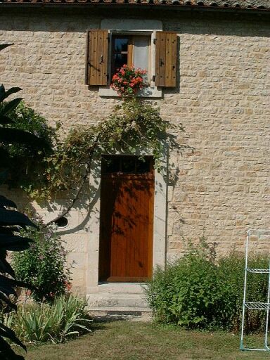 Logis, élévation antérieure sud, détail de la travée centrale.