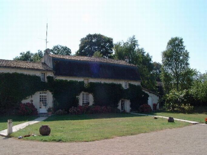 Logis, vue prise du nord-est.
