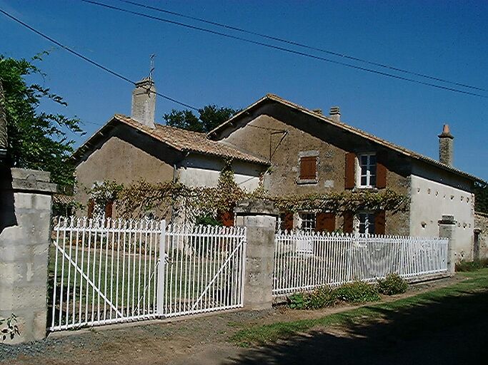 Logis, vue prise du sud-est.