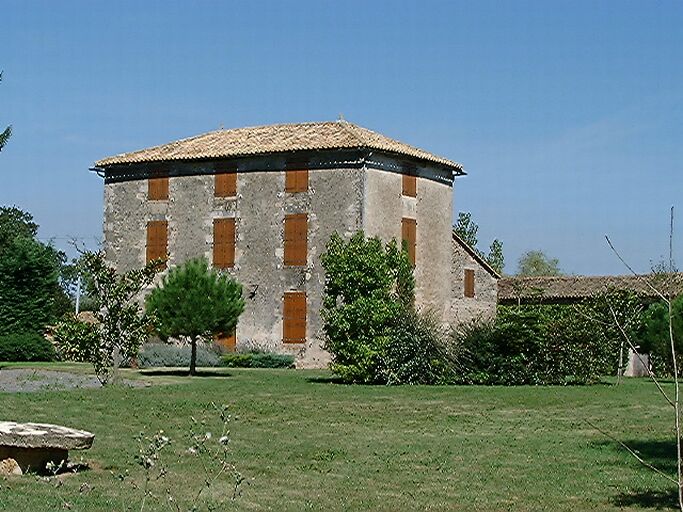 Logis, élévations antérieure et latérale droite, vue prise du sud-est.
