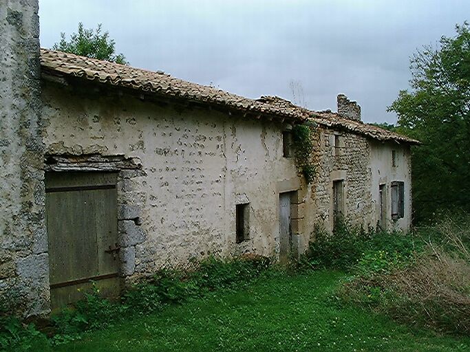 Logis secondaire et dépendances, élévations antérieures, vue prise de l'est.