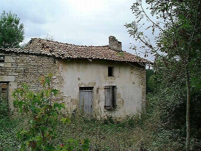 Logis secondaire dans le bâtiment est-ouest, élévation antérieure vue prise du nord-est.
