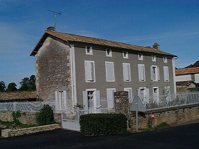 Maison, mairie, école primaire