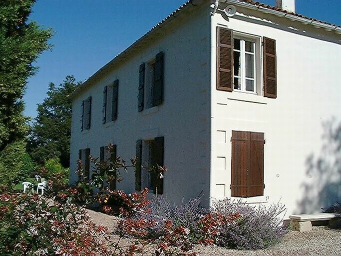 Logis, élévations antérieure et latérale droite, vue prise du sud-est.