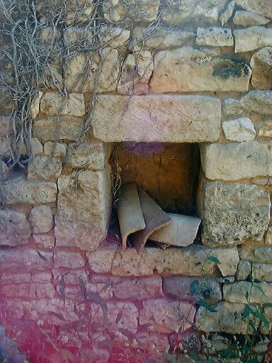 Hangar au nord, attenant à des vestiges d'un ancien logis d'après le propriétaire, intérieur, vue d'une niche ou petite armoire murale.
