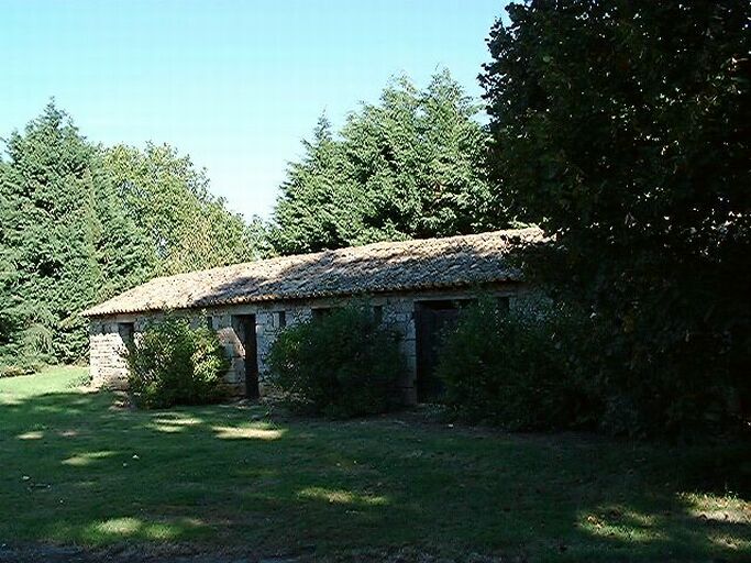 Dépendances, écurie au nord, vue prise du sud-est.
