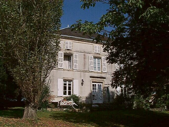 Logis, élévation postérieure sud, vue prise du sud-ouest.