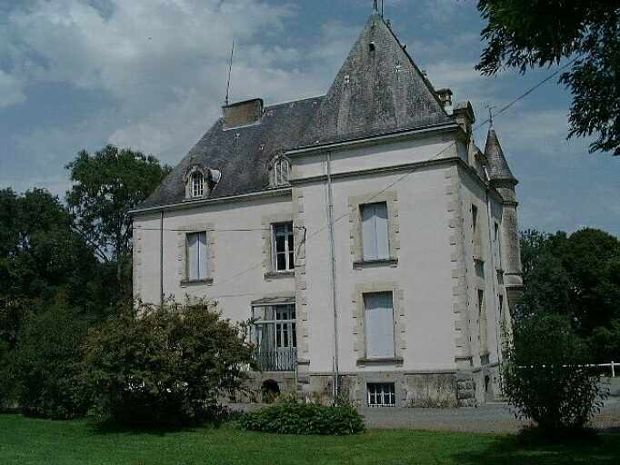 Logis, élévation postérieure, vue prise du sud-ouest.
