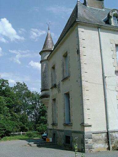 Logis, élévation latérale droite, vue prise de l'ouest.
