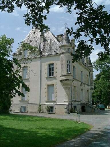Logis, vue prise du sud-est.