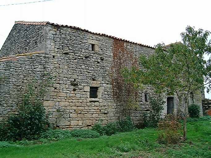 Bâtiment construit contre l'ancienne chapelle, élévation est, vue du sud-est.
