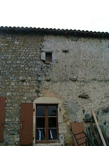 Logis, élévation postérieure nord, détail des désordres dans la maçonnerie et d'une reprise.