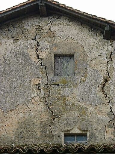 Logis, élévation nord, corps de logis et écurie accolée, détail des baies.