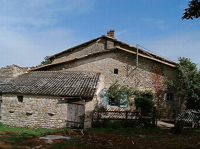 Second logis accolé au logis principal, élévation antérieure sud, vue prise du sud.