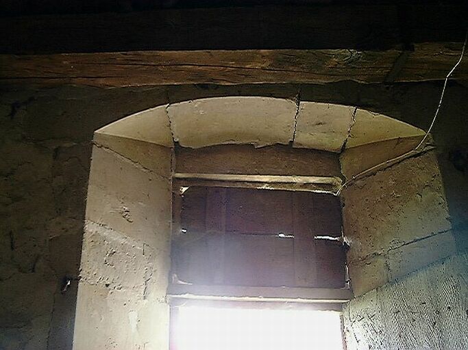 Logis principal, étage, salle, fenêtre à coussiège à l'est, détail du couvrement.