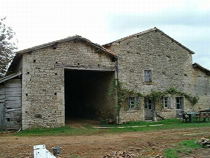 Dépendances, logement-grange-étable-hangar, élévation antérieure nord-ouest.