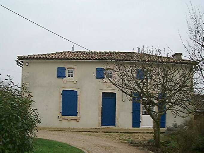 Logis daté 1882, élévation antérieure.