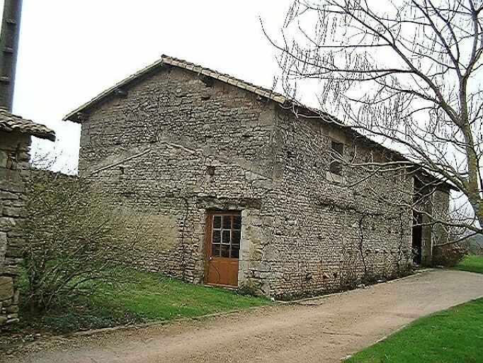 Dépendances, grange-hangar, élévations sud et ouest, vue prise de l'ouest.