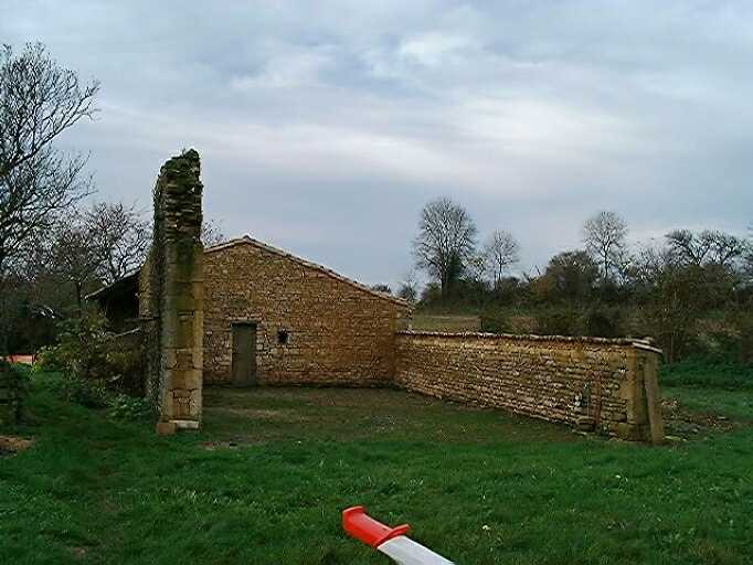 Dépendances au nord-ouest, vue prise de l'est.
