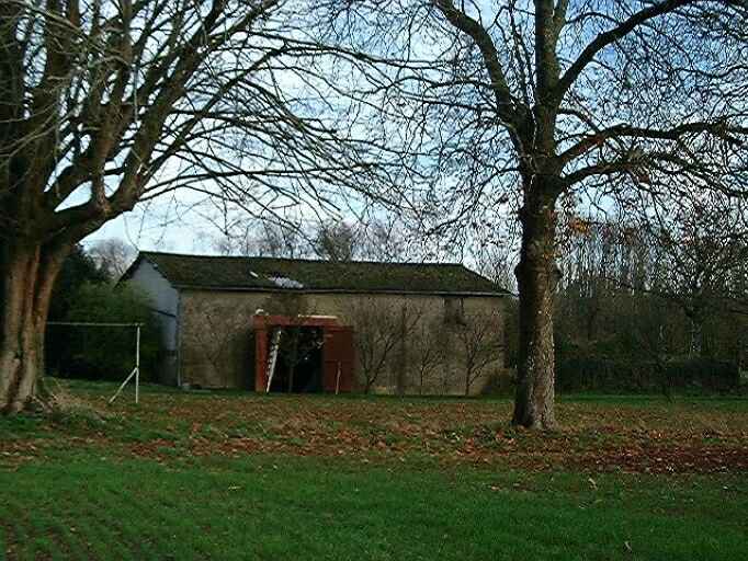 Dépendances, remise, vue prise de l'ouest.