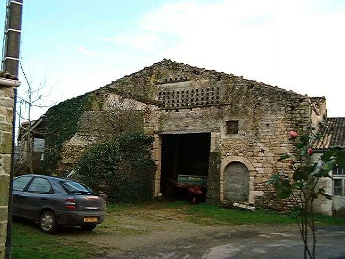 Dépendances, grange, élévation antérieure nord, vue prise du nord.
