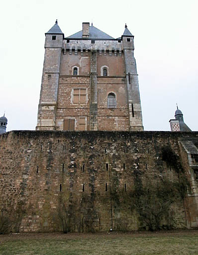 Donjon, mur est.