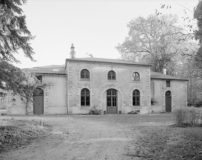 Dépendance puis habitation.