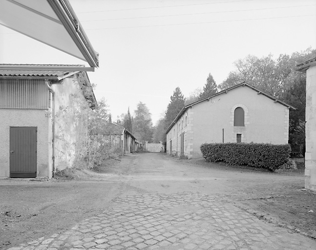 Ensemble des dépendances au sud-ouest.