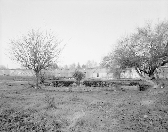 Serres et bassin.