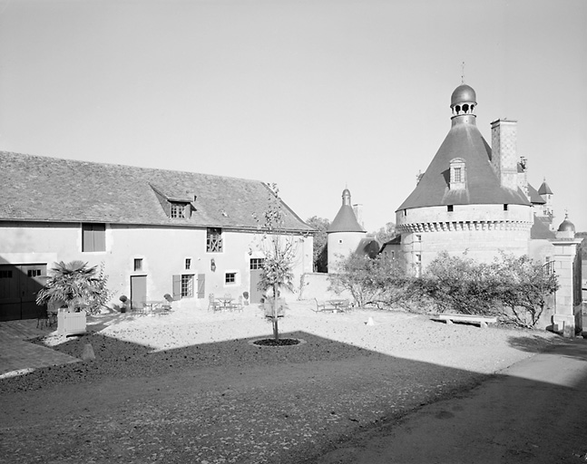 Ecuries, tour Saint-Georges.