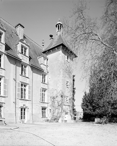 Logis, élévation antérieure, corps central, quatrième et cinquième travées, tour de l'escalier est.