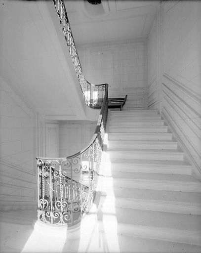 Logis, escalier du corps central du logis, volée du premier au second niveau.