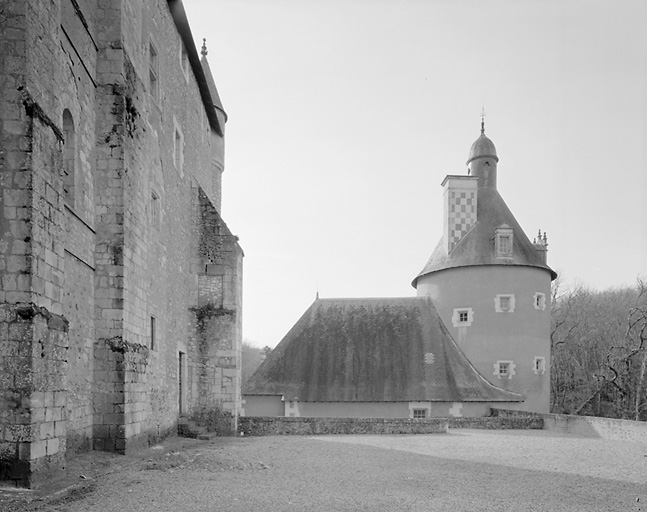 Donjon, élévation nord, pavillon et tour de l'Hostellerie, élévations est.