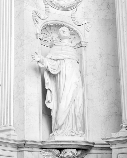 Détail de la statue placée à gauche de la contretable : saint dominicain.