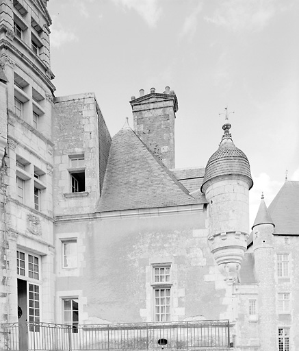 Angle du corps de logis et de la tour Saint-Georges.