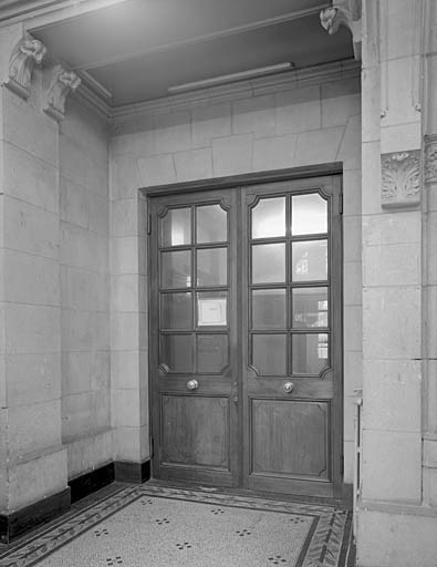 Hall d'entrée vu vers le sud.