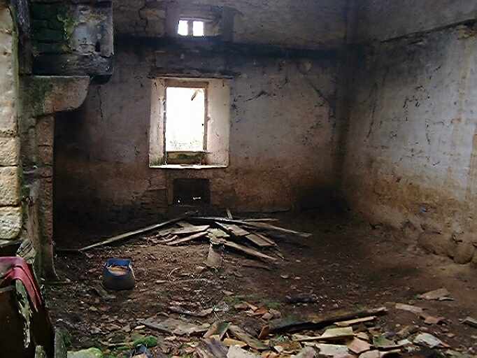 Ancien logis, intérieur, vue vers le sud.