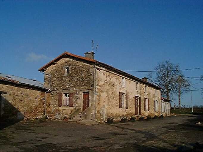 Logis actuel, reconstruit en partie sur un bâtiment non identifié, vue prise du sud.