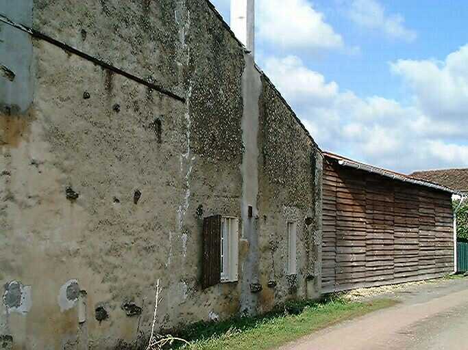 Logis au sud et dépendances adossées, élévation latérale droite, vue prise du sud-est.