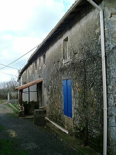 Logis prolongé vers le sud-est, élévation antérieure, vue prise du sud-est.
