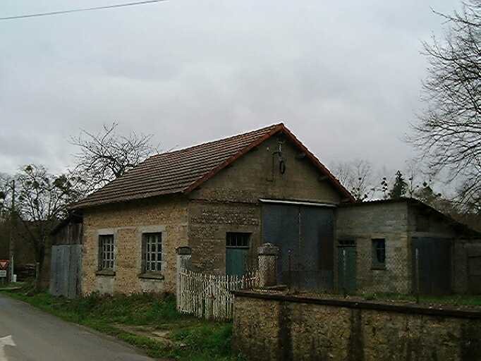 Dépendances, grange-étable, vue prise du sud-ouest.