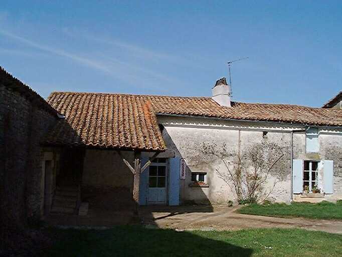 Logis principal, partie gauche, élévation antérieure, vue prise du sud.