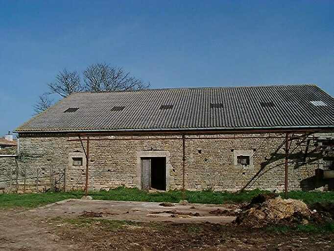 Dépendances agricoles, étable, vue prise de l'ouest.