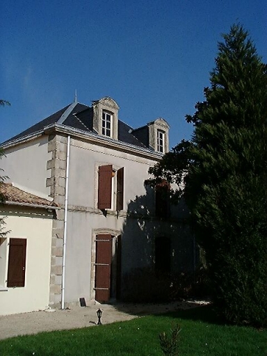 Logis, élévation antérieure, vue prise du sud-ouest.