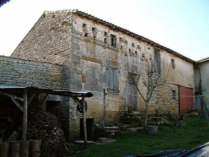 Logis secondaire au sud-ouest construit après 1818 en retour d'équerre, élévation antérieure, vue prise du sud-est.