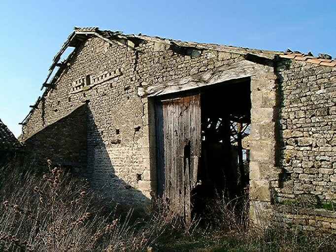 Dépendances, grange-étable, élévation sud en pignon avec trous de boulin.